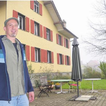 Wertvoller Tapetenwechsel - Wohlfühlort im Reusstal: Sven Inäbnit bietet im Huus 14 in Rottenschwil besondere Ferienerlebnisse. Bilder: Thomas Stöckli / zg