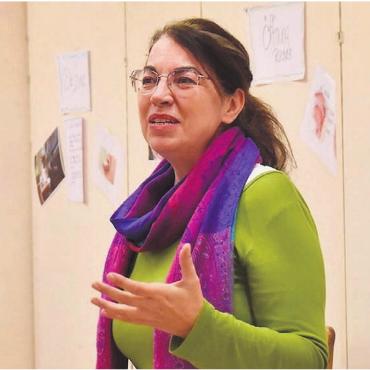 Schmuck, Uhren und Gesang - Samia Afra nutzt den Pop-up-Store für ein temporäres Gastspiel in der Marktgasse.