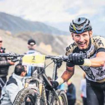 Das Ende der Maschine - Urs Huber wird gefragt, welches das speziellste Bild seiner Karriere ist. Er wählt ein Foto des Grand Raid im Wallis aus, des ältesten Mountainbike-Marathonrennens in Europa – und sagt: «Hier bin ich nach 5 Stunden und einer 15-minütigen Laufpassage auf dem Pas de Lona auf 2800 m angekommen. Da muss man immer über sich hinauswachsen können. Es war 2019, mein sechster und letzter Sieg an jenem Rennen». Bild: zg