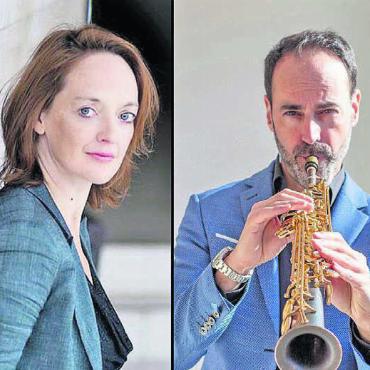 Verschmelzung von Klassik und Jazz - Claire Pasquier am Flügel und Peter Lenzin am Saxofon überzeugen als Duo «Not Absolutely Classical». Bild: zg