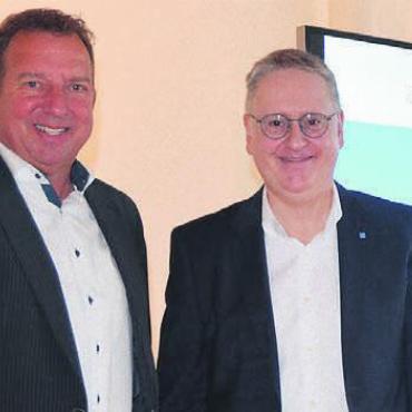 Schluss mit der «Pflästerlipolitik» - Über die Kantonsgrenze hinweg. «Nur gemeinsam können wir die Verkehrsproblematik lösen», sind Stefan Bossard (links) und Roger Bachmann überzeugt. Bild: sab