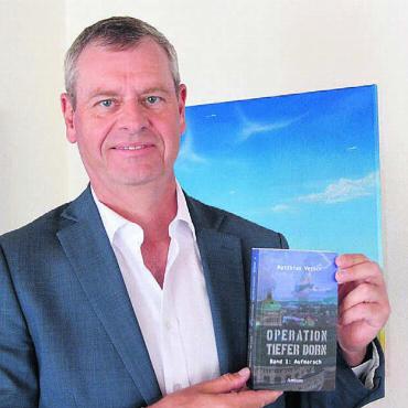 Russland an Landesgrenze - Matthias Vetsch befasst sich in seinem Roman damit, wie Menschen in schwierigen Situationen handeln. So etwa, wenn plötzlich russische Panzer an der Schweizer-österreichischen Grenze in Vorarlberg stehen würden. Bild: Roger Wetli