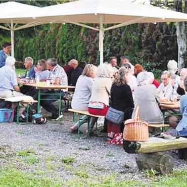 Ausgelassene Stimmung - Die Teilnehmer genossen den gelungenen Grillabend. Bild: zg