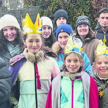 Segen verbreitet - Die Zufiker Sternsinger brachten viel Freude. Bild: zg