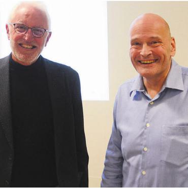 Eröffnung wohl im Sommer 2029 - Verbandspräsident Peter Spring (links) und Roger Cbe, Vorsitzender Geschäftsleiter, freuen sich, dass der Umbau und die Erweiterung im Alterszentrum Bärenmatt in Bremgarten einen wichtigen Schritt in Richtung Realisierung machen. Bild: Roger Wetli