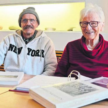 Fast 10 000 Personen erfasst - Bücher, Erzählungen, Kirchenarchive – Rita Staubli hat ganz viele Informationen zu Stammbäumen gesammelt, auch jene von Oskar Bürgisser. Bild: Annemarie Keusch