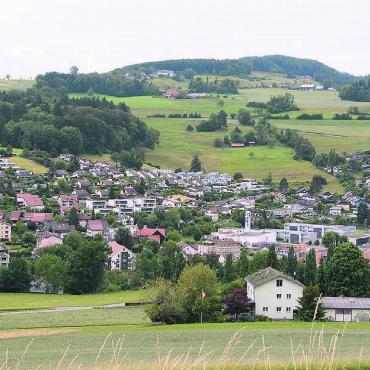 Bedenken trotz Überschuss - Trotz positivem Rechnungsabschluss von Rudolfstetten-Friedlisberg zeichnet Gemeindepräsident Reto Bissig für die Zukunft ein düsteres finanzielles Bild. Bild: Archiv