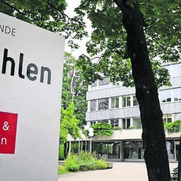 Nur geringe Verbesserungen - «Lebendig und mittendrin». So Wohlens Motto, ähnlich wird wohl auch die Budget- und Steuerfuss-Debatte verlaufen. Bild: Archiv/dm