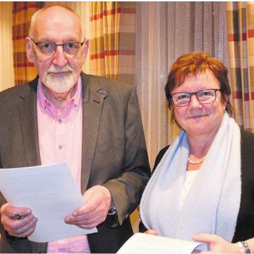 Ermöglichen statt verhindern - Fridolin Kurmann, Präsident des Vereins Stadtmuseum Bremgarten, begrüsste Alt-Stadträtin Doris Stöckli. Diese blickte auf ihre Zeit als Präsidentin der Altstadtkommission zurück. Bild: Roger Wetli