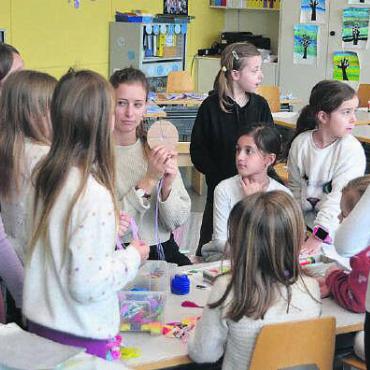 Dem Glück auf der Spur - In einem Kurs werden Traumfänger zusammengestellt.