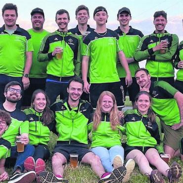 Doppelter Einsatz - Zwei Teams, ein Ziel: Spass, Sport und Zusammenhalt. Bild: zg