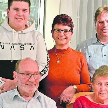 Theater, familiär und sozial - Die ganze Familie Etter steht immer wieder auf der Bühne. Bild: vaw