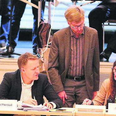 Bürgerliche Mehrheit funktionierte - Reichen die Wohler Finanzen für sämtliche Begehrlichkeiten? Das Budget 2024 bereitet dem Gemeinderat Kopfzerbrechen (v. l.): Gemeindeammann Arsène Perroud, Vizeammann Thomas Burkard und Gemeinderätin Ariane Gregor. Bild: Stefan Sprenger