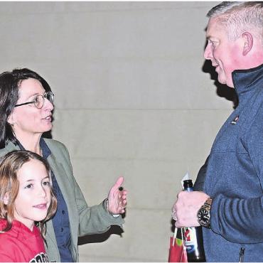 Zusammenarbeit neu definieren - Für Petra Oggenfuss Feldgrill war es der erste öffentliche Auftritt als Frau Gemeindeammann. Bild: eob