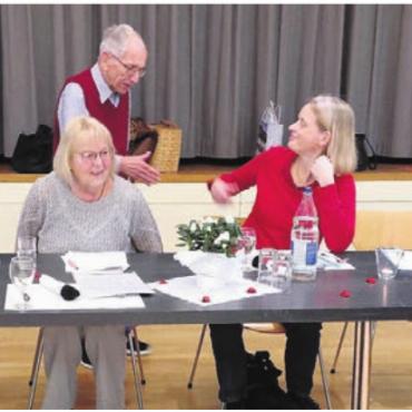 Die ausserordentliche Kraft der Musik - An der GV des Chors Ars Cantandi berichten (von links) Ellen Tobler, Peter Streit und Elisabeth Kolar über das vergangene Jahr. Bild: zg