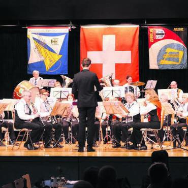 Das Beste von früher bis morgen - Die Musikgesellschaften Oberwil-Lieli und Zufikon begeisterten an ihrem Jahreskonzert. Bild: vb