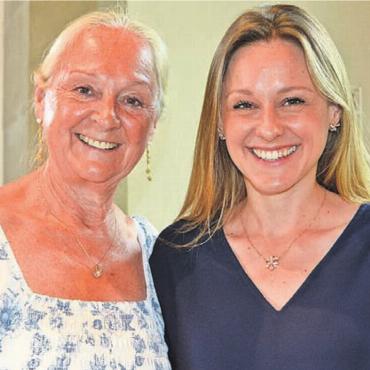 Kleines Geschenk für die Pfarrei - «Wir verstehen uns musikalisch – und auch sonst», sagt Anja Haeseli (rechts) über die Beziehung zu ihrer Mutter Marianne Buzek.