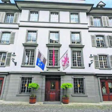 Wie gross wird der Umbruch? - Im neuen Jahr dürften auch neue Köpfe ins Bremgarter Rathaus gewählt werden. Bild: huy