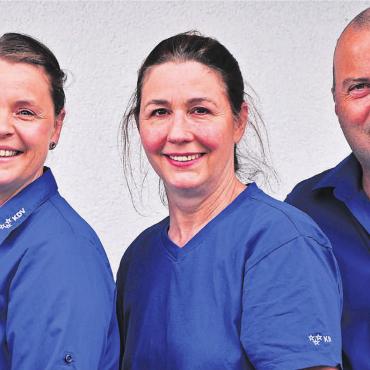 Mit neuen Leuten neue Wege suchen - Sie bilden neu den Vorstand des Kulturellen Dorfvereins Unterlunkhofen. Von links: Ramona Fuhs, Brigitte Stutz und David Pepe. Bild: zg