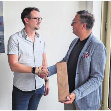Gewappnet für einen heissen Sommer - Übergabe der Firma Klinso GmbH in die Hände der H. M. Storenbau GmbH.