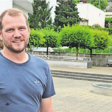 Treffpunkt für acht Abende - Stefan Meienberg freut sich auf eine tolle «Kino uf em Dorfplatz»-Saison. Bild: rwi