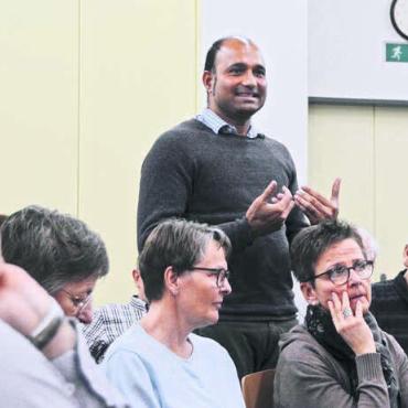 Den Graben möglichst kitten - Julius Dsouza ist aktuell der Einzige, der im Pastoralraum Eucharistie feiern kann. Auch er legte dar: «Wir versuchen unser Bestes.»