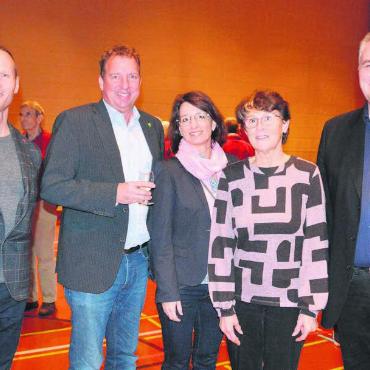 Im Zeichen des Schaltjahres - Am Beriker Neujahrsapéro war der gesamte Gemeinderat anwesend: (v. l.) Patrick Stangl, Stefan Bossard, Petra Oggenfuss Feldgrill, Rosmarie Groux und Stefan Bieri. Bild: rwi