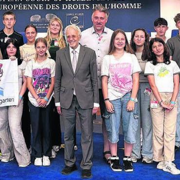 Bremgarten in Europa - Die Bremgarter Kinder wurden von Andreas Zünd am Europäischen Gerichtshof für Menschenrechte empfangen. Bild: zg