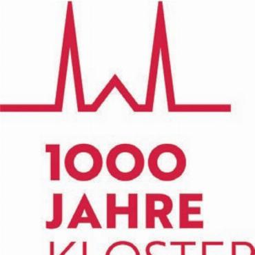 Erste Pfähle sind eingeschlagen - Das Jubiläumslogo in Rot.