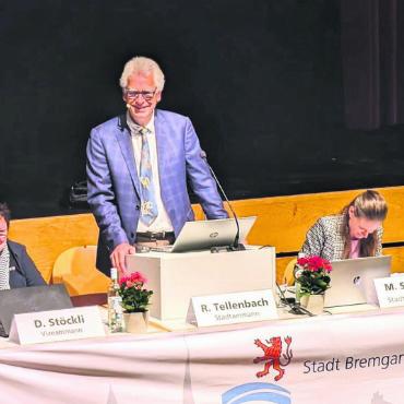 Kompetenzen und ein Kuriosum - Erheiterung zwischendurch: Die Ortsbürgergemeindeversammlung bot zuweilen auch Anlass zum Schmunzeln für die Anwesenden – inklusive Gesamtstadtrat. Bild: Marco Huwyler