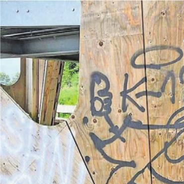 Vandalismus am Hasenbergturm - Der Hasenbergturm wurde Opfer von Vandalen. Bild: zg