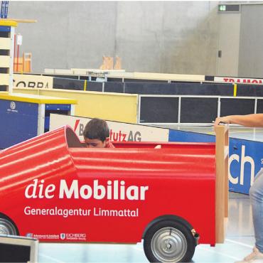 Mit Karacho in den Spass - Auch wenn es hie und da einen Crash mit den Banden gab, tat dies der guten Stimmung bei den Teilnehmenden keinen Abbruch.
Bilder: Sabrina Salm