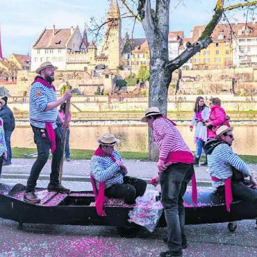 Fantastisches Städtli - Solche Gondeln würden der Reuss zu Bremgarten eigentlich ganz gut auch dauerhaft zu Gesicht stehen.