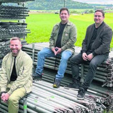 Friedlicher Techno-Walzer - Der Aufbau ist gestartet, die Festivalleitung freut sich. Bild: spr