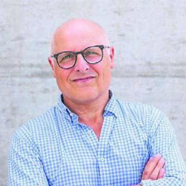 Diesmal allein unterwegs - Steven Schneider, bekannt von «Schreiber vs. Schneider», legt seinen ersten eigenen Roman vor. Bild: zg