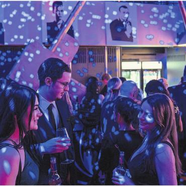 Ein Hauch von Hollywood - An der Bond-Night wird glamourös und stilecht gefeiert. Bilder: sh