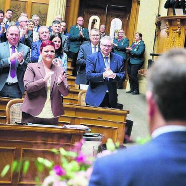 Der «Telefonist» legt auf - Für seine humorvolle wie auch nachdenklich stimmende Rede erhielt der Wohler vom Parlament lange Standing Ovations.