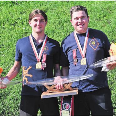 Erfolgreicher Saisonabschluss - Bremgarter Triumph der beiden 18-Jährigen: Simon Hafner (l.) und Ramon Etter dürfen sich Schweizer Meister nennen. Bild: zg