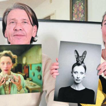Neue Werkzeuge benutzt - Mani Winkler widmet sich mit seinen Bildern den sieben Todsünden. Anna Guarino stellt an der photoSchweiz Fotos mit Frauen-Tier-Motiven aus. Bild: Roger Wetli
