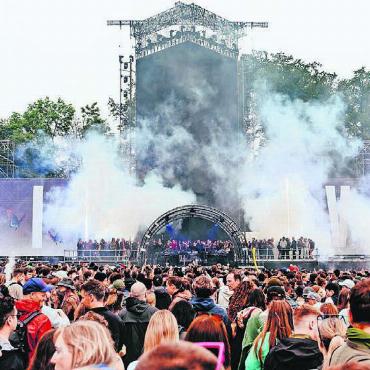 Namen der Stars sind bekannt - Trotz Regen kamen 2024 rund 20 000 Besucher ans Hive Air in Wohlen. Bild: pd