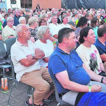 Viele tolle Momente - Das «Kino uf em Dorfplatz» zieht viele Filmbegeisterte an.