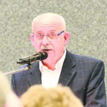 Sparen ist angesagt - Ammann Josef Brem führte zum letzten Mal durch eine «Gmeind». Bild: rwi