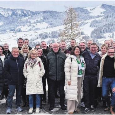 Bei Freunden in der Ostschweiz - In Ebnat-Kappel machte die Wohler Delegation einen Halt im Restaurant Sonne bei Alt-Nationalrat Toni Brunner. Bilder: str