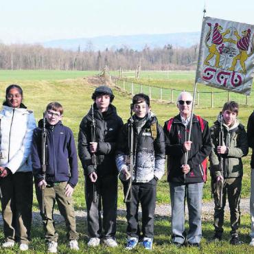 «Gratuliere zu Gwunder und Mut» - Erstmalige Gewehrübergabe auf der Schiessanlage: Die Schützengesellschaft der Stadt Bremgarten stellt ihre Jungschützen in den Mittelpunkt. Bild: Hans Rechsteiner
