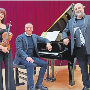 Acli mit Adventskonzert - Sorgen für ein stimmungsvolles Adventskonzert (v. l.): Sara Razzani (Geige), Roberto Rupo (Klavier und Orgel), Nunzio Fazzini (Tenor). Bild: zg