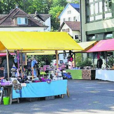Einzig an Gästen mangelt es - Gutes Wetter, tolle Stimmung, gemütlicher Herbstanlass – so lässt sich der Anlass in Rottenschwil zusammenfassen. Bild: zg