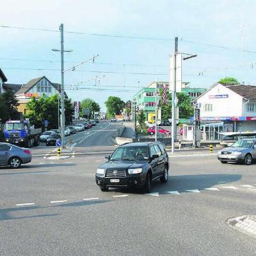 Verkehrsentspannung erhofft - Die Mutschellenkreuzung wird mit verschiedenen Massnahmen optimiert. Bild: Archiv