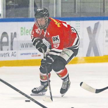 Play-offs sind Minimum - Fi-Gös Boris Neher in Aktion. Sein Bruder Lars wird die Fischbach-Gösliker neu verstärken. Er bringt Erfahrung aus der Nationalliga A mit. Die «Indianer» haben weitere gute neue Spieler im Kader. Bild: Archiv/jl