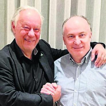 Veränderungen im Vorstand - Der alte und der neue Präsident der FDP Berikon: Rolf Huber (links) und Dirk Langer. Bild: zg