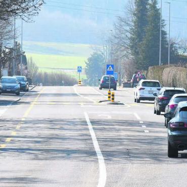 Attraktiver, sicherer und später - Freiämterstrasse (Bild) und Friedhofstrasse stehen vor einer umfassenden Sanierung: Der Baustart verzögert sich und wird voraussichtlich im Sommer 2026 erfolgen können. Bilder: Daniel Marti
